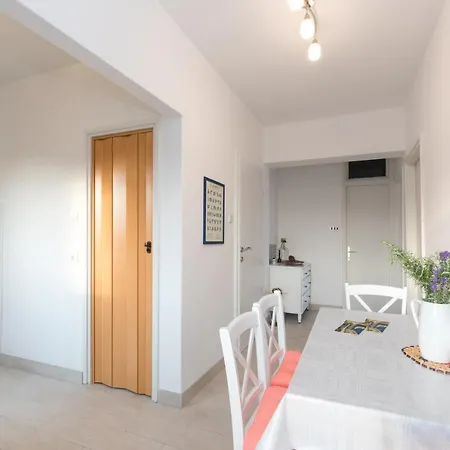 Apartman Two Bedroom, Great View, 5 Min Walk To City And Beach