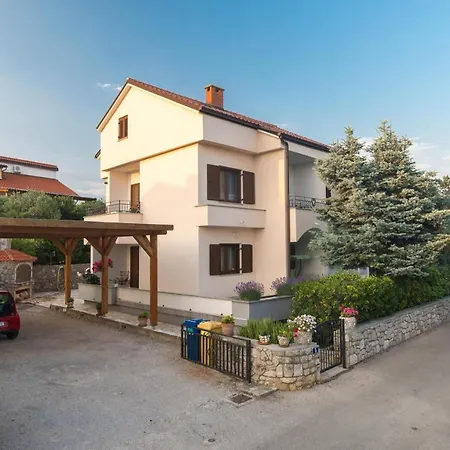 Apartman Two Bedroom, Great View, 5 Min Walk To City And Beach *