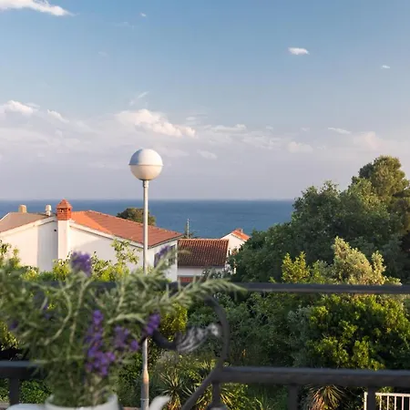Apartman Two Bedroom, Great View, 5 Min Walk To City And Beach