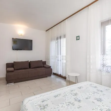Apartman Two Bedroom, Great View, 5 Min Walk To City And Beach *