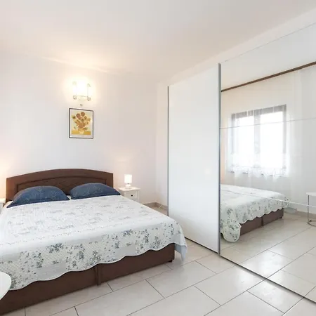 Apartman Two Bedroom, Great View, 5 Min Walk To City And Beach Krk Town